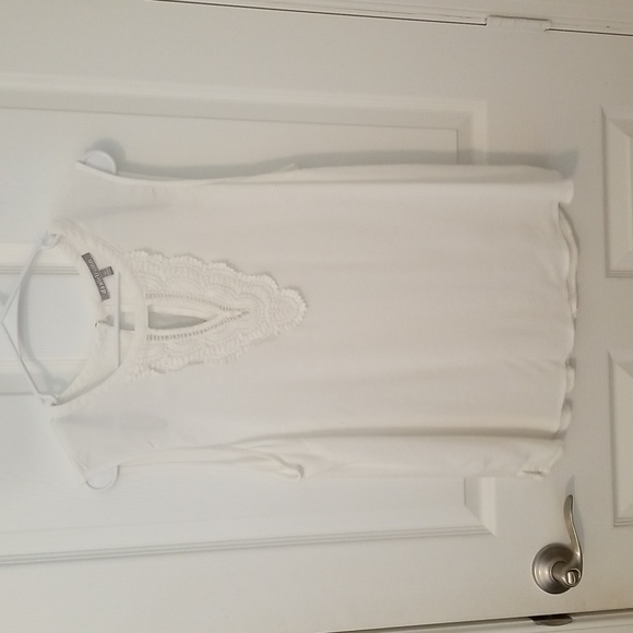 Daniel Rainn *Quin* keyhole top - Picture 2 of 8